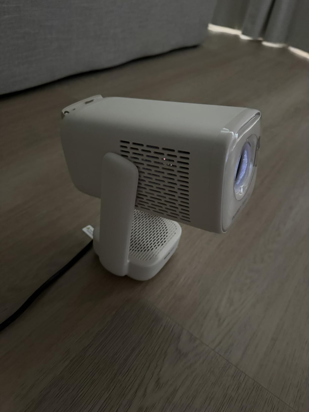 Aurzen Roku TV E1R Smart Portable Mini Projector with WiFi and Bluetooth customer photo 2