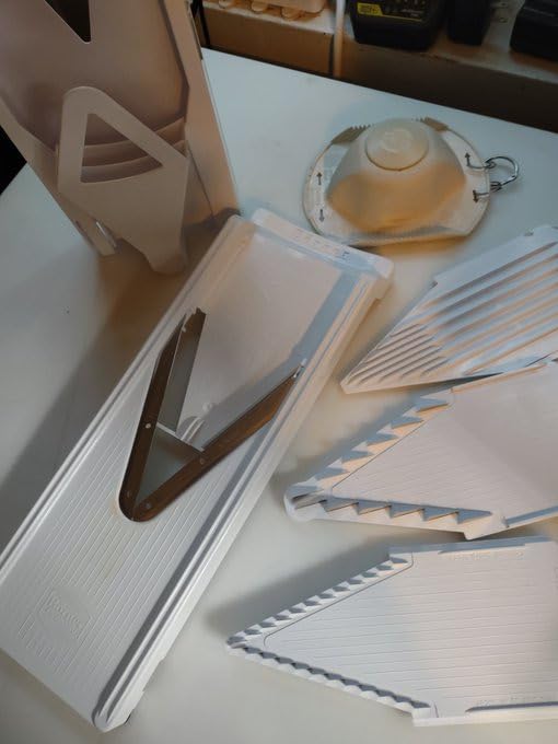 Börner V3 TrendLine Mandoline Starter Set (6 pcs.) • Vegetable Slicer (V-Slicer) + Safety Guard + Inserts + Collection Tray + Multibox • Kitchen Slicer Set (White) customer photo 1