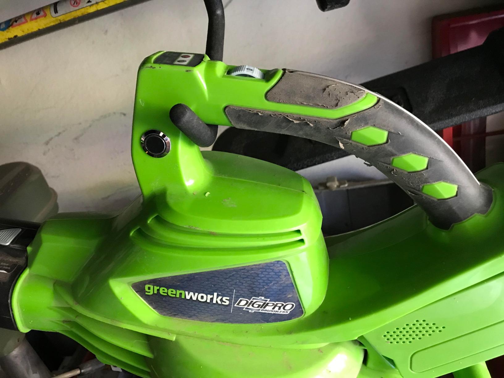 Greenworks 40V (185 MPH / 340 CFM) Cordless Brushless Leaf Blower/Vacuum with Bag, Battery-Powered, Ergonomic Design for Efficient Leaf & Grass Clipping Cleanup, Battery and Charger not included customer photo 1