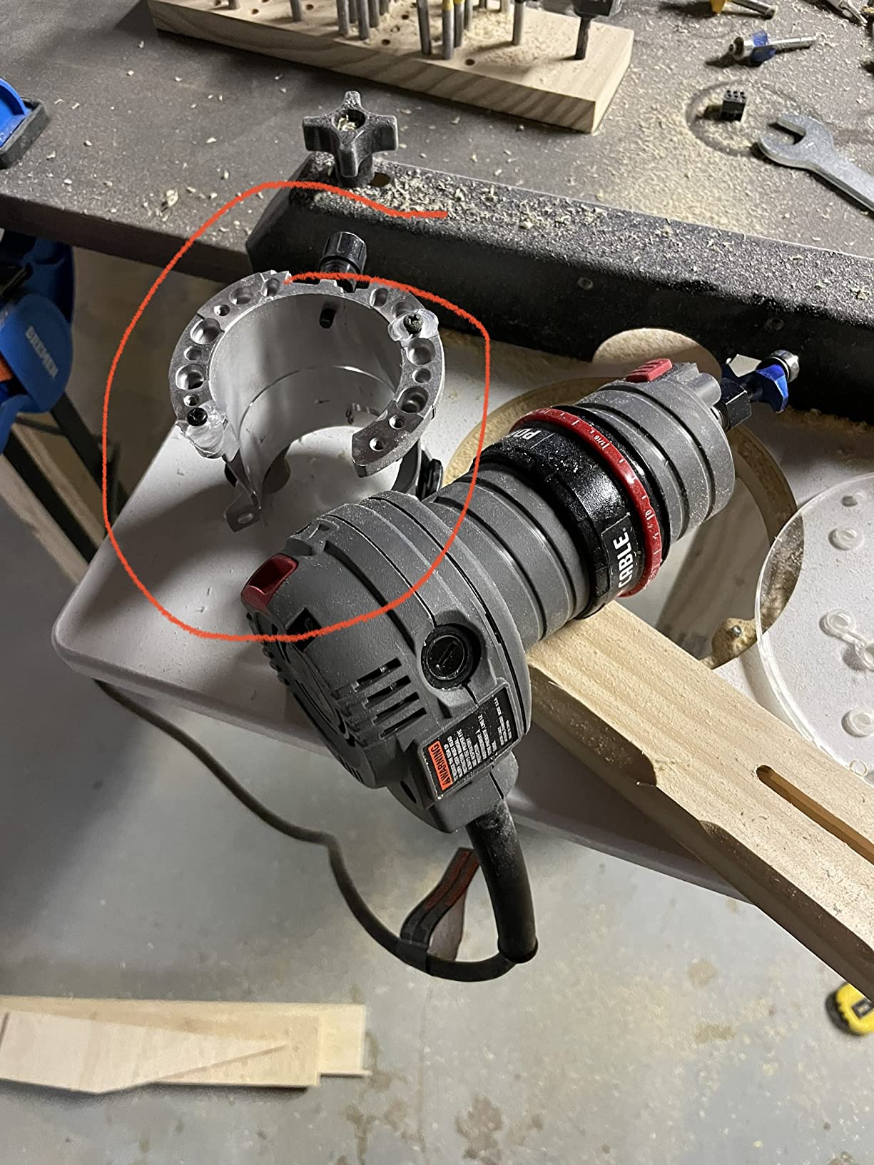 PORTER-CABLE Router, 4.5-Amp, Single Speed 31,000 RPM, Trims 1/4-Inch Laminate, Corded (PCE6430) customer photo 2
