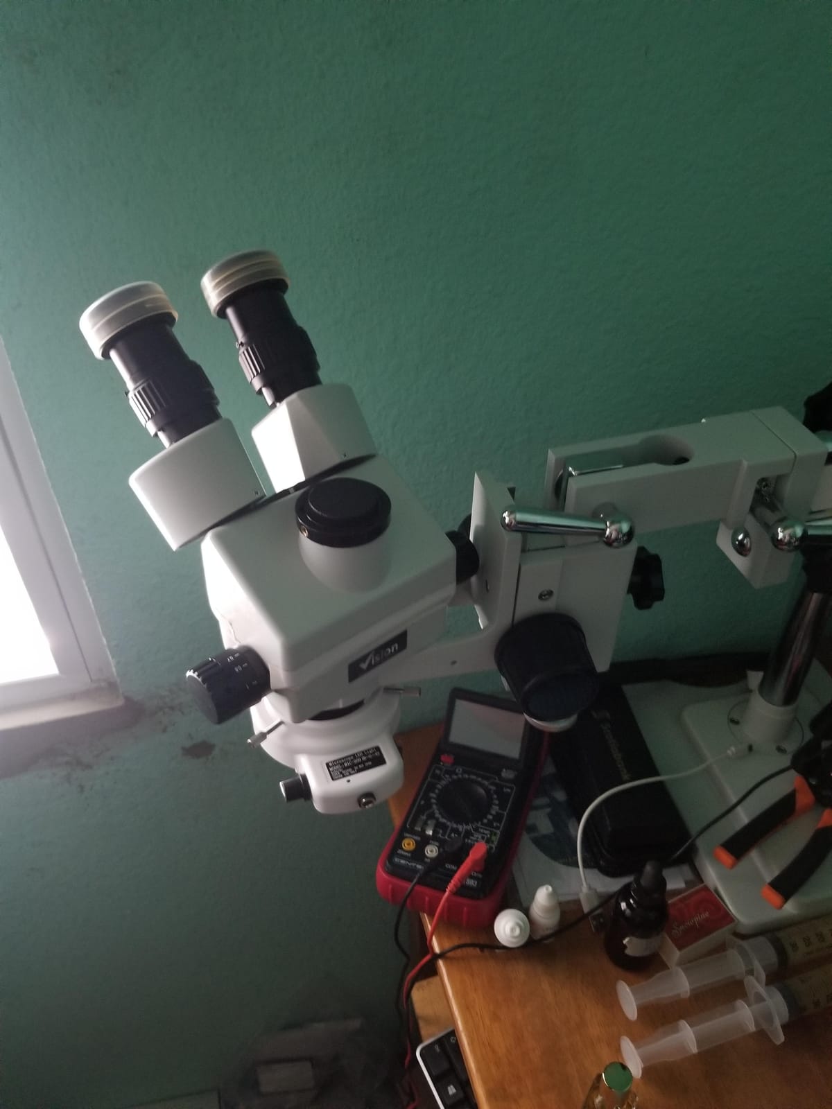 Trinocular Stereo Zoom Microscope 3.5X-90X, Dbl-Arm Boom customer photo 1