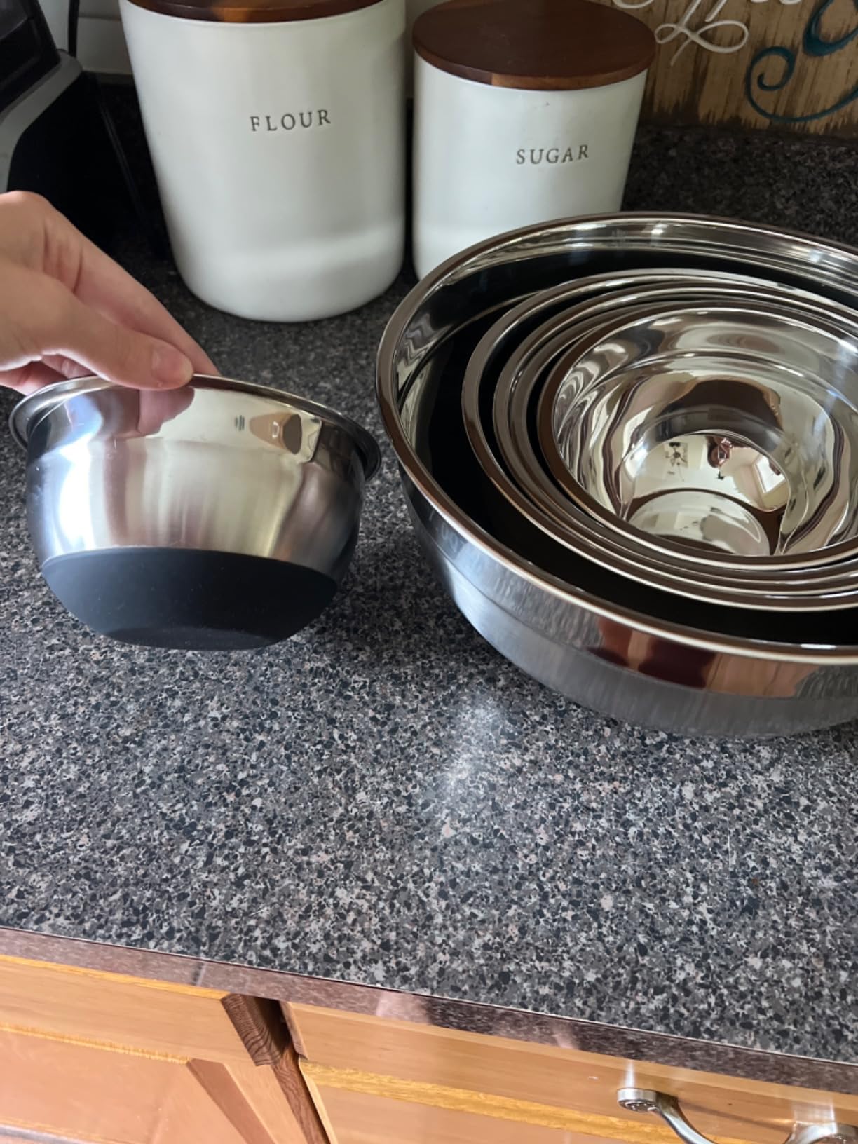 Umite Chef Mixing Bowls with Airtight Lids, 6 Piece Stainless Steel Metal Bowls, Measurement Marks & Colorful Non-Slip Bottoms Size 7, 3.5, 2.5, 2.0,1.5, 1QT, Great for Mixing & Serving customer photo 2