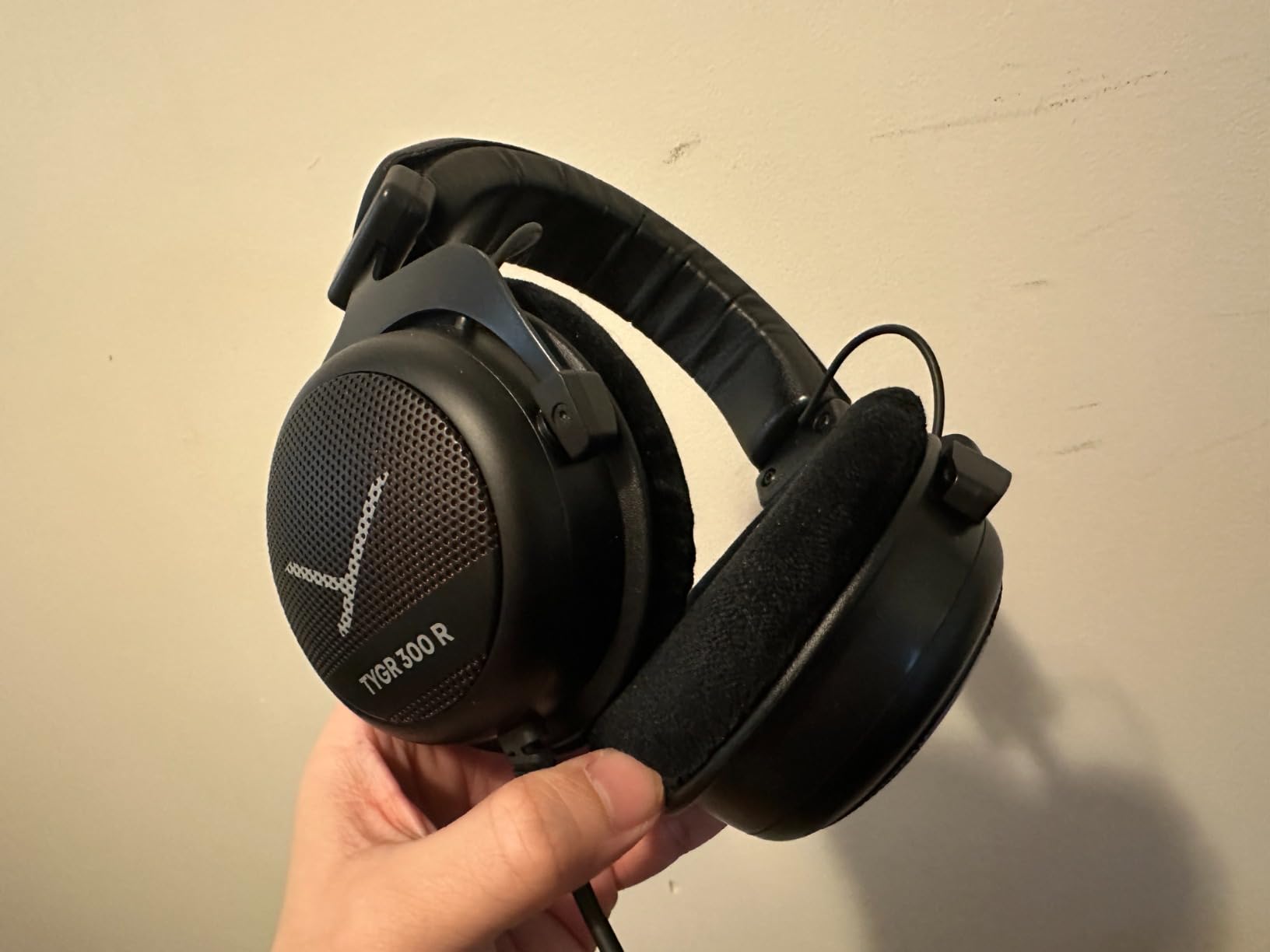 beyerdynamic TYGR 300 R Open-Back Wired Gaming Headphones, No Mic, Black customer photo 2