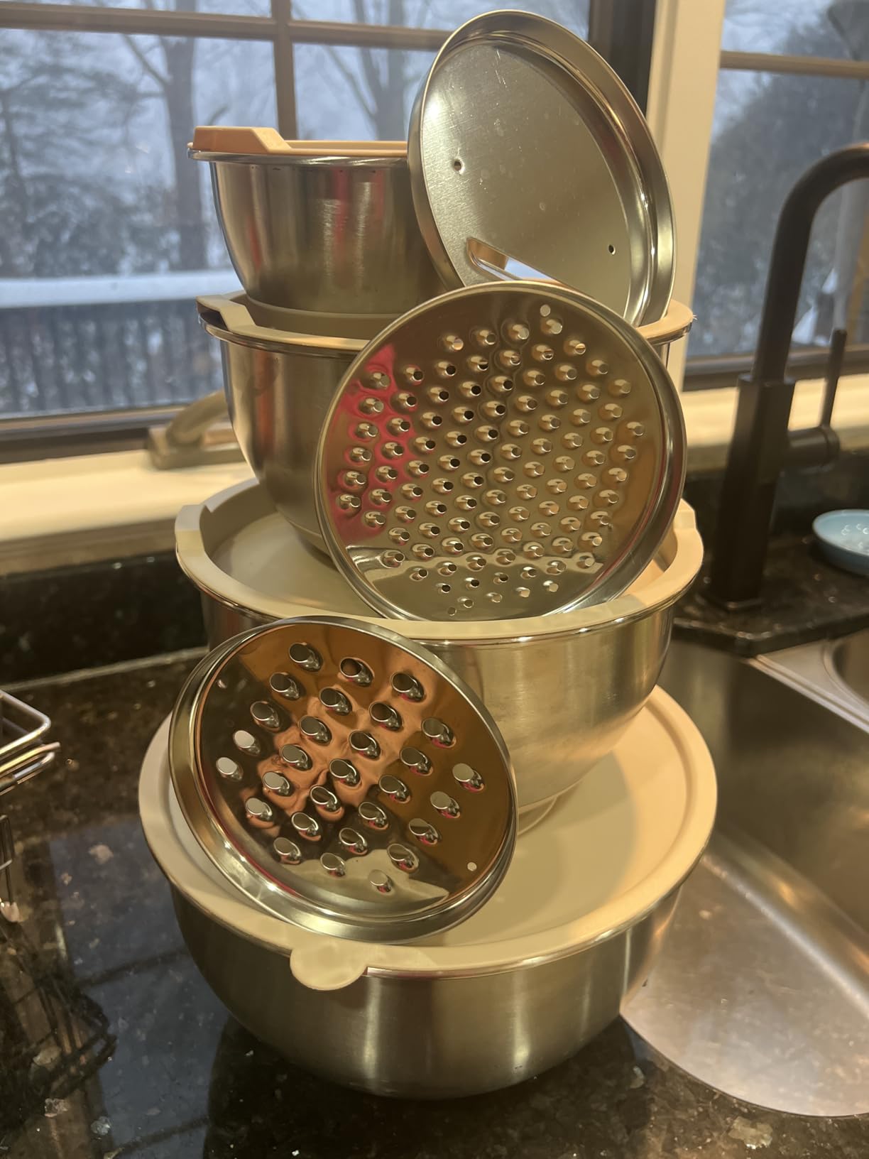 Wildone Mixing Bowls with Airtight Lids Set, 5PCS Stainless Steel Nesting Bowls with Grater Attachments & Non-Slip Bottoms, Size 5, 3, 2, 1.5, 0.63 QT, Great for Mixing & Serving, Khaki customer photo 1