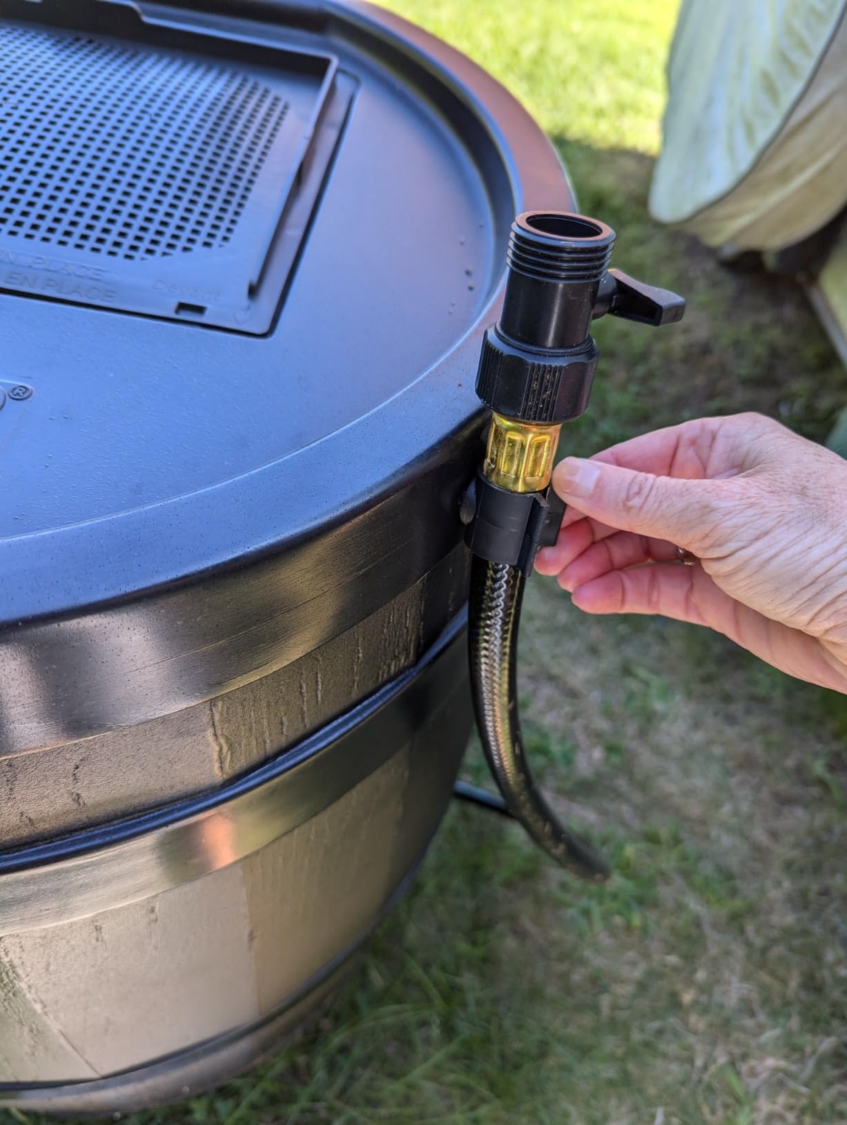 FCMP Outdoor 45 Gallon Heavy Duty Rain Water Catcher Barrel Container with Hose and Debris Screen for Outdoor Plants, Garden, and Landscapes (RC45-BLK) Black customer photo 1