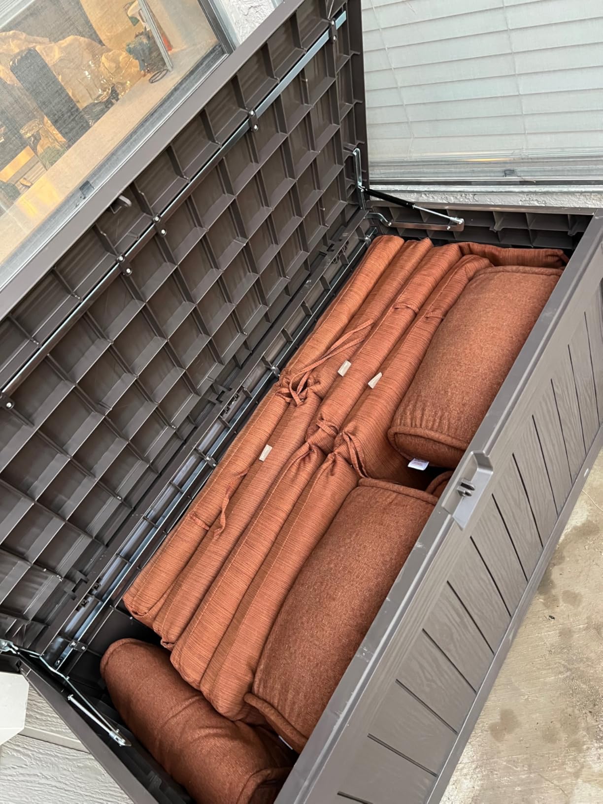 Flamaker Internal 120 Gallon Deck Box Waterproof, Large Outdoor Storage Box customer photo 2