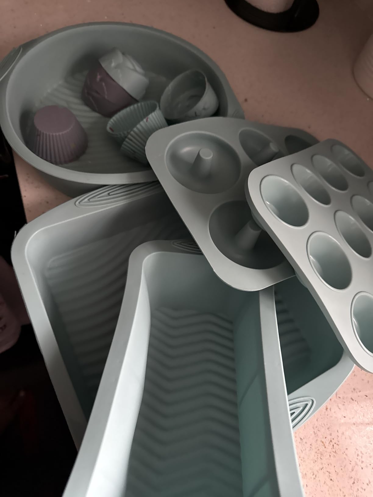 30pcs Nonstick Silicone Bakeware Set With Baking Pan, Cake Molds, Baking Sheet, Donut Pan, Silicone Muffin Pan,Cake Pan, And 24 Pack Silicone Cupcake Mold Baking Cups customer photo 2