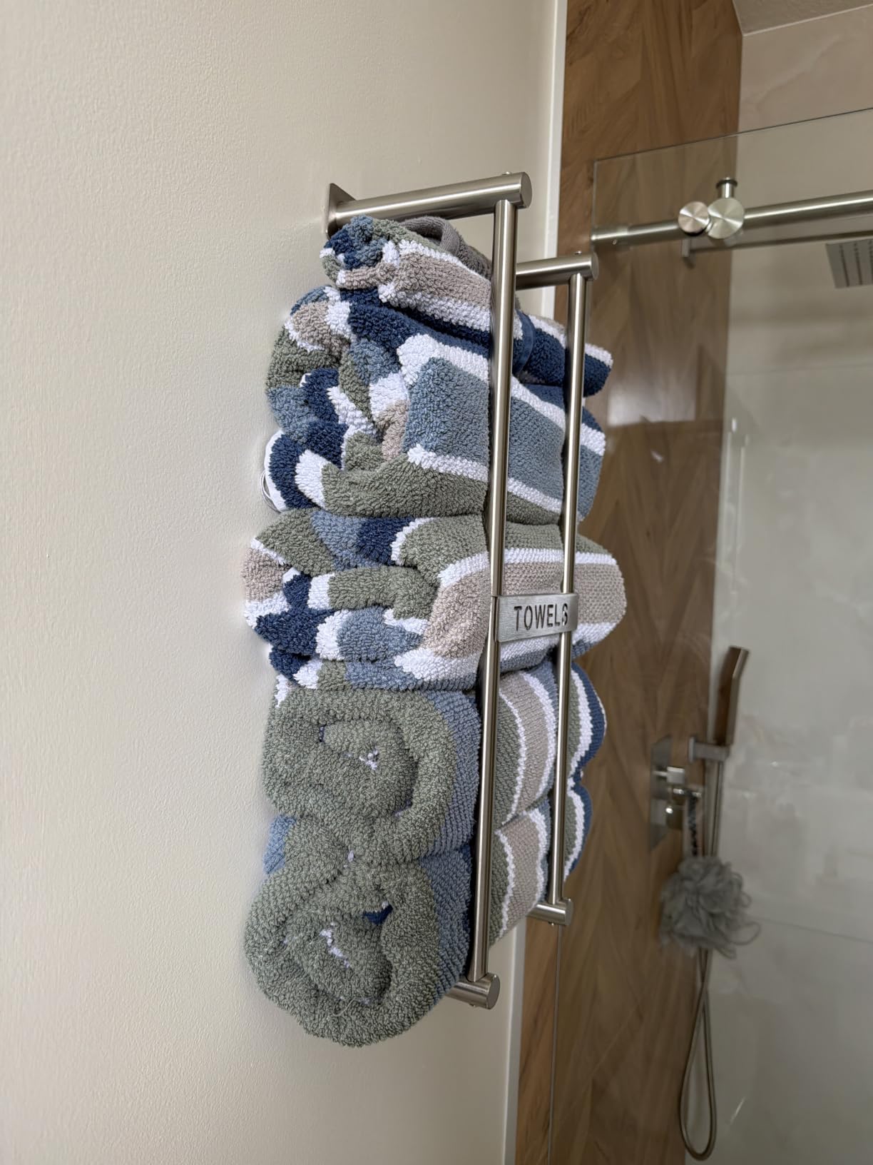 STWWO Towel Racks for Bathroom, Bathroom Towel Storage Wall Mounted 30 inch with Shelf Can Holds 6 Large Towels, Wall Towel Rack for Rolled Towels, Black customer photo 1