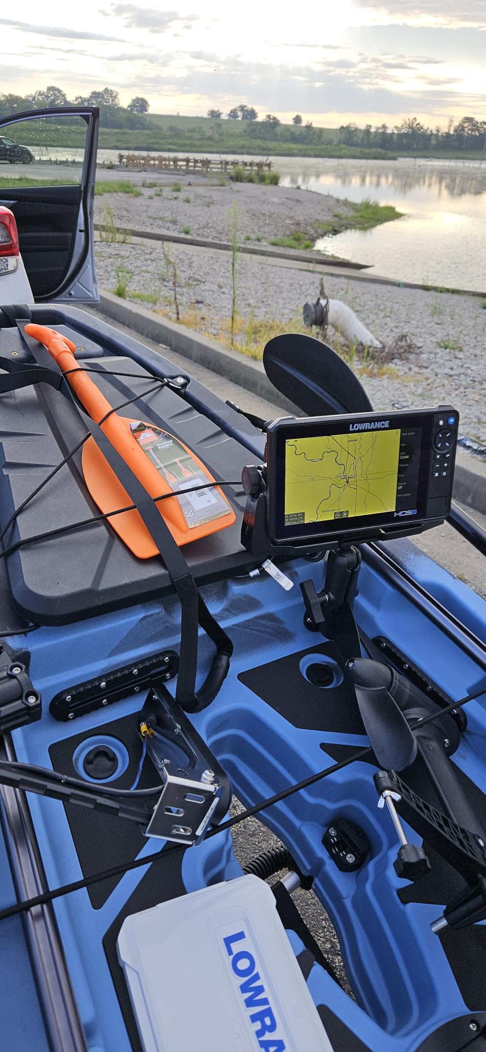 Lowrance HDS PRO Fish Finder/Chartplotter with C-MAP, 9 to 16-inch Options customer photo 1