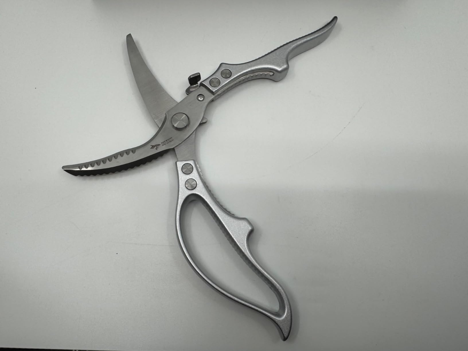 MAD SHARK Heavy Duty Poultry Shears,Spring Loaded Kitchen Shears,Dishwasher customer photo 1