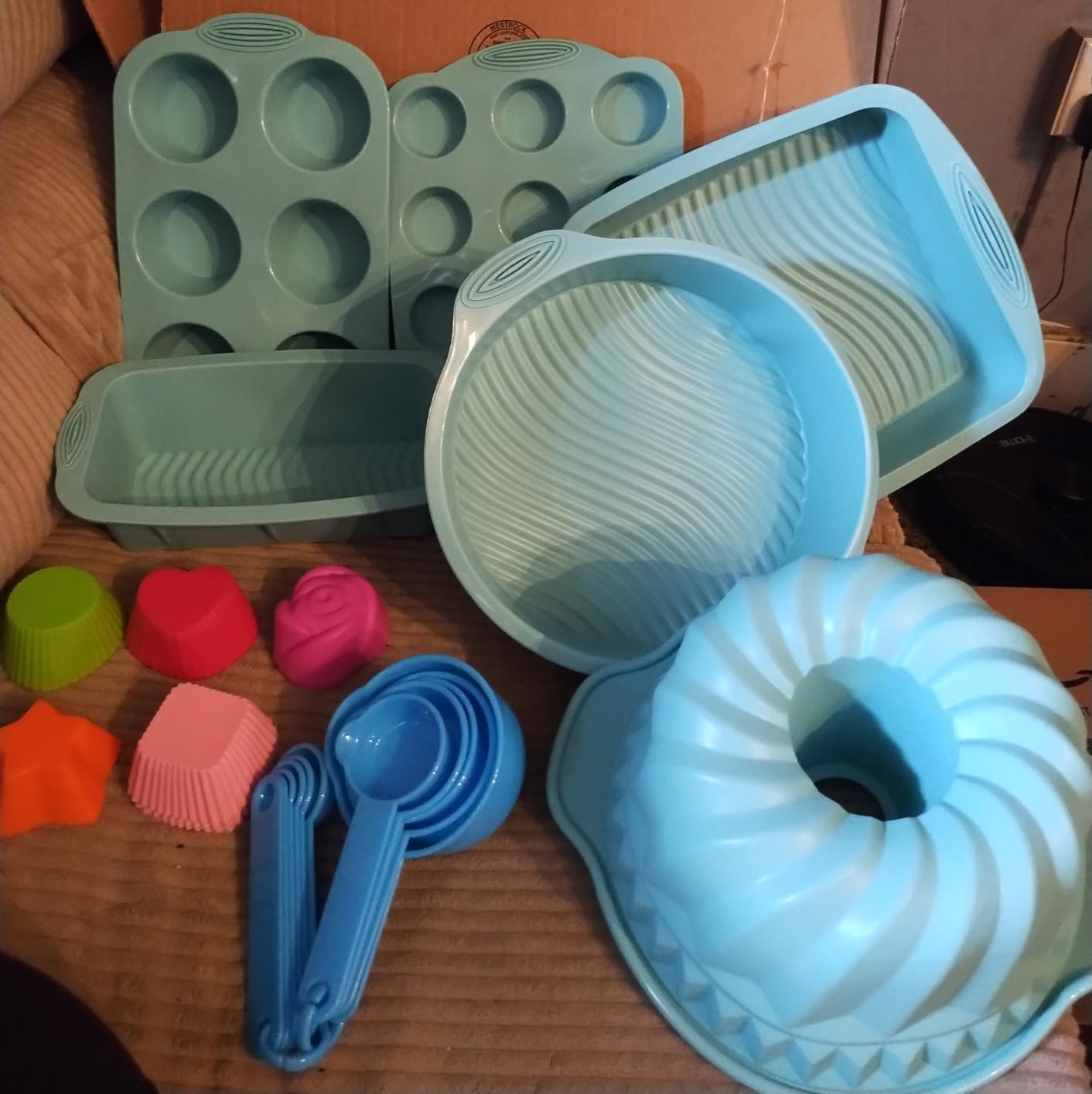 32 Pieces Silicone Baking Pans Set, Nonstick Bakeware Set for Kitchen Oven, Silicone Cake Molds, Round/Square Cake Pan, Baking Sheet, Loaf Pan, Donut Muffin Pans customer photo 2