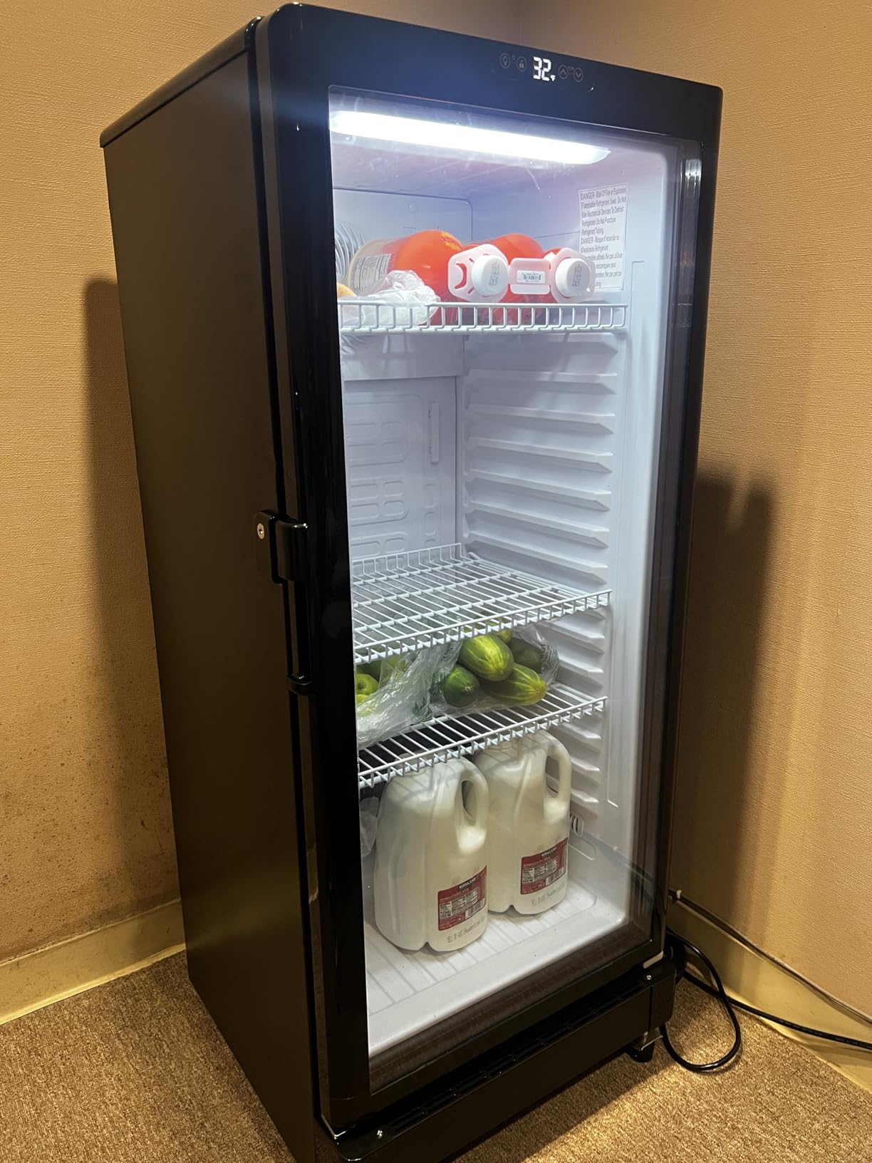 7 Cu.Ft Commercial Beverage Refrigerator with Glass Door customer photo 1